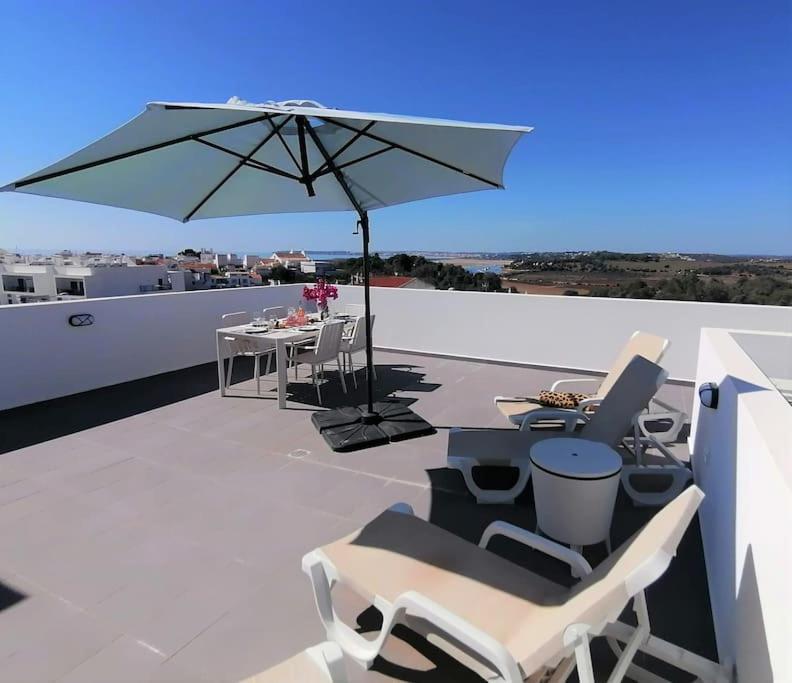 Apartment 2 Bedrooms , Centre Of Alvor, Open View And Private Parking Exterior photo